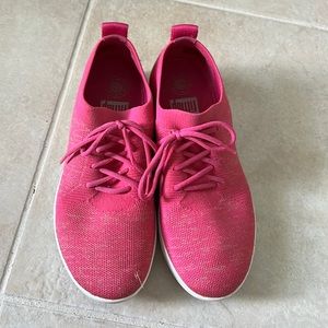 Pink fitflop tennis shoes size 8  SlipOns